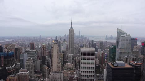 Empire-State-Building-Und-Hudson-River-Im-Hintergrund,-New-York