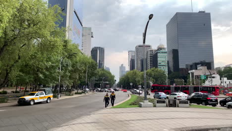 Blick-Auf-Die-Straße-Von-Mexiko-City-Main-Avenue-Cross