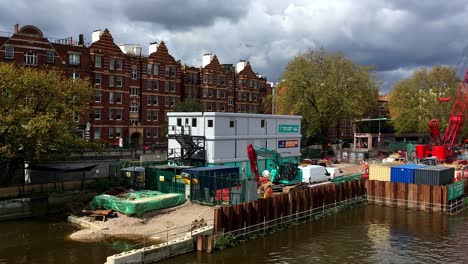 Putney-Embankment-Foreshore-works-by-Tideway-part-of-the-25km-super-sewer-under-the-Thames