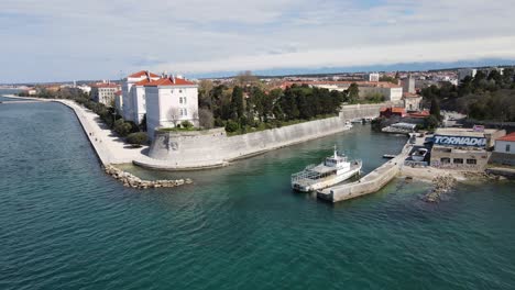 Zadar,-Croatia-panorama-walled-city-with-Fosa,-safe-harbour-and-long-promenade-right-at-the-waterfront