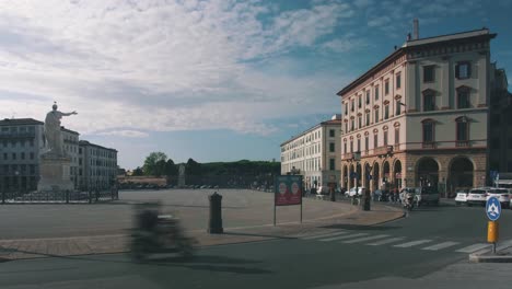Timelapse-of-Piazza-della-Republlica-with-car-traffic-in-Livorno-city