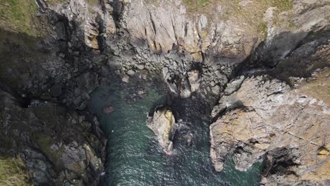 Atemberaubende-Lage-Howth-Cliff-Trek-Path-Dublin-Irland-Antenne