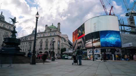 Time-lapse-shot-of-Piccadilly-Circus-in-London-during-cloudy-day-and-crossing-crowd-of-people