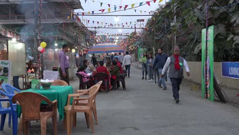 Sauraha,-Nepal---14-De-Febrero-De-2021:-Una-Celebración-Del-Día-De-San-Valentín-En-La-Pequeña-Ciudad-De-Sauraha-En-La-Región-De-Chitwan-En-Nepal