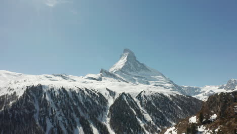 Schöne-Fock-Auf-Matterhorn-In-Der-Ferne