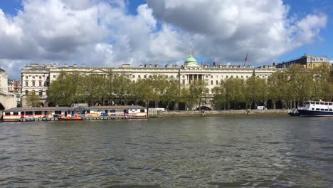 Somerset-House-Von-Der-Themse-Aus-Gesehen