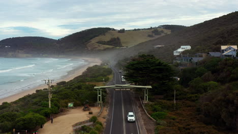 AERIAL-Over-The-Great-Ocean-Road’s-Memorial-Arch-With-Traffic