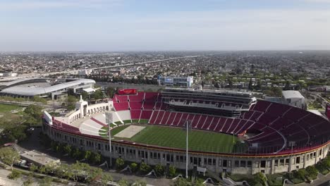 Coliseo-Conmemorativo-De-Los-Angeles,-Vista-Aérea,-Campo-De-Fútbol,-Estadio-Vacío