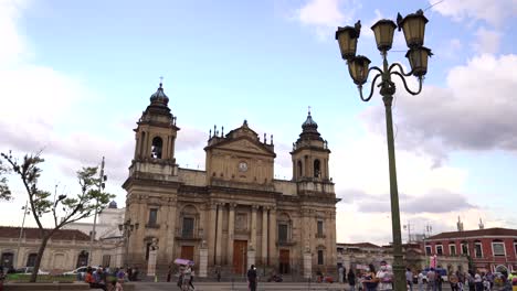 Parque-Central-De-Guatemala-Con-Catedral-Nacional