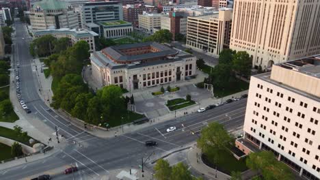 Columbus-Ohio-city-hall-at-dusk,-aerial-drone