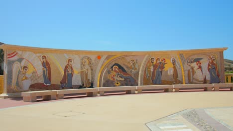 Trabajos-De-Pintura-De-Mosaico-En-La-Iglesia-Santuario-De-Ta&#39;-Pinu-En-La-Isla-De-Gozo-Malta