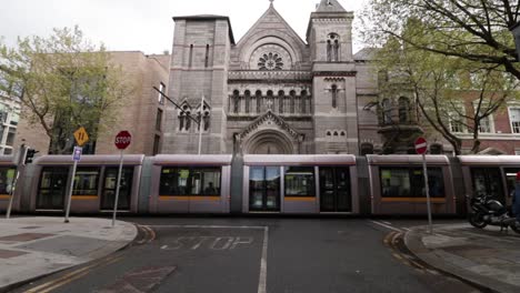 Tranvía-Luas-En-La-Ciudad-De-Dublín