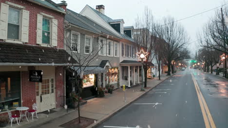 Quiet-town-in-USA-decorated-for-Christmas
