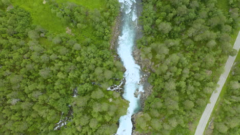 Lush-Green-Forest-And-Beautiful-Narrow-Stream-In-Gudbrandsjuvet,-Norway---aerial-shot