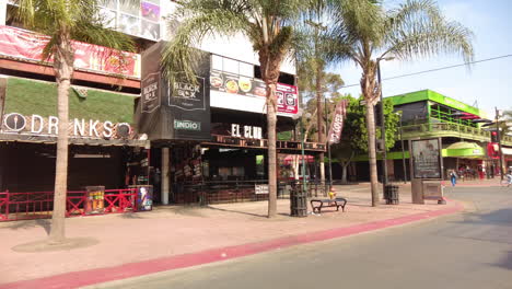 Restaurants-Entlang-Der-Avenida-Revolucion-In-Tijuana,-Mexiko,-Wegen-Pandemiebeschränkungen-Geschlossen