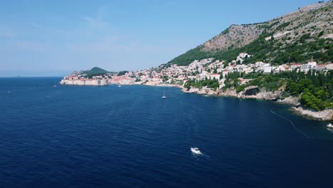 Beautiful-city-of-Dubrovnik-next-to-the-azure-blue-Adriatic-Sea,-Croatia,-aerial