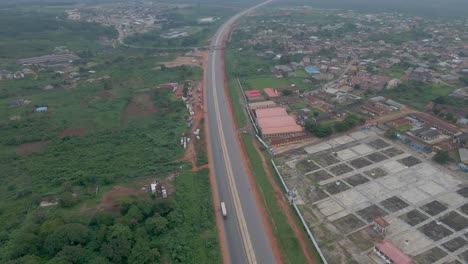 Lagos-ibadan-schnellstraße,-Staat-Ogun,-Nigeria--15.-September-2021:-Luftaufnahme-Der-Lagos-ibadan-schnellstraße-In-Ogere-Während-Des-Baus