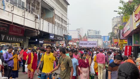 Kolkata,-India-:-Huge-crowd-gathered-at-Esplanade-shopping-area-for-festival-shopping-during-Durga-puja