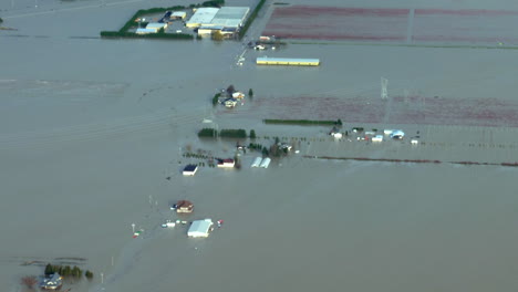 Überflutete-Häuser-Und-Bauernhöfe-Nach-Katastrophaler-Überschwemmung-In-Abbotsford,-Britisch-Kolumbien,-Kanada