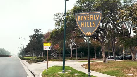 Close-up-of-the-Beverly-Hills-sign-in-Los-Angeles,-California