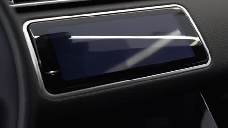 Klappbildschirm-Im-Modernen-Land-Rover-Velar-Auto,-Luxusauto