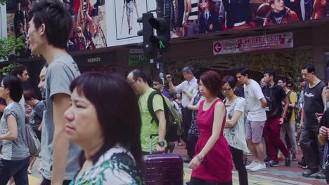 Pedestrians-Crossing-The-Busy-Street-At-Causeway-Bay-In-Hong-Kong