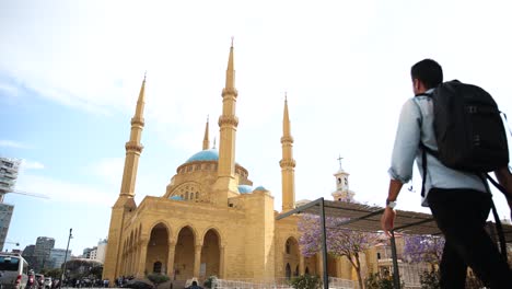 Tourists-at-by-Mohammad-Al-Amin-Mosque-in-Martyrs-Square,-Beruit,-Lebanon