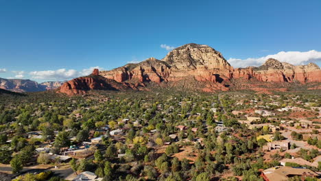 Cinematic-revealing-drone-shot-of-Sedona-Arizona-with-the-Airport-Mesa-mountain-in-the-distance