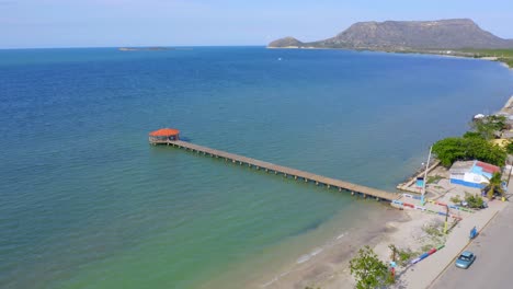 Luftaufnahme-Des-Strandes-Playa-Juan-De-Bolaños-In-Der-Dominikanischen-Republik---Drohnenaufnahme