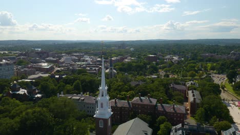 Vuelo-Aéreo-Sobre-El-Campus-De-La-Universidad-De-Harvard