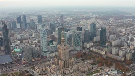 Palacio-De-La-Cultura-Y-La-Ciencia-Centro-De-La-Ciudad-Varsovia-Polonia