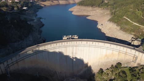 4k-Luftaufnahme-Eines-Portugiesischen-Staudamms