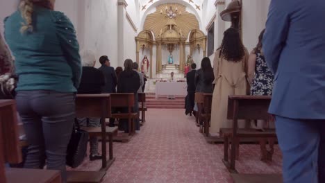 Dolly-In-Aufnahme-Des-Kirchenkapellengebäudes-In-Einer-Alten-Mexikanischen-Hacienda-Während-Einer-Taufmesse