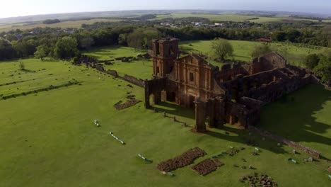 Ruinas-Jesuitas-De-Sao-Miguel-Missoes-Con-Una-Vista-Aérea-En-órbita-Del-Campo