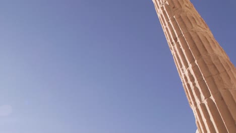 Detailaufnahme-Der-Säulen-Und-Des-Daches-Des-Parthenons-Auf-Der-Akropolis,-Athen,-Griechenland