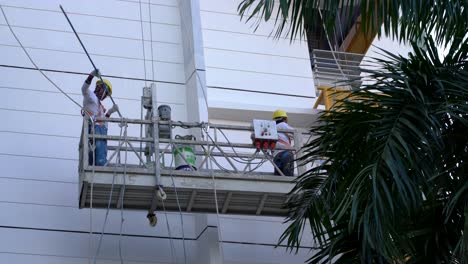 Trabajadores-Pintando-Una-Fachada-Hdb-En-Singapur