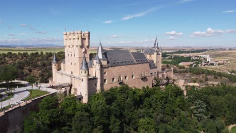 Segovia-In-Kastilien-Und-León,-Spanien---Luftdrohnenansicht