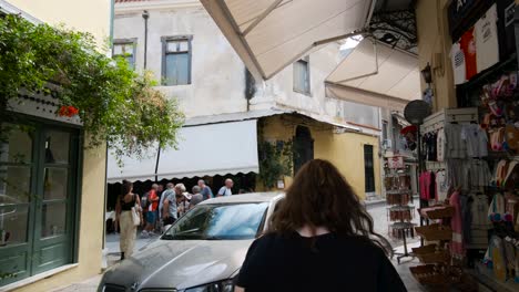 Treet-Café-Altstadt-Menschen-Sitzen-Draußen-In-Einer-Gasse-Im-Plaka-Viertel