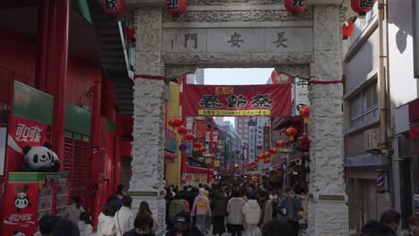 Entrance-to-Kobe-Chinatown,-busy-downtown-streets-in-Kansai