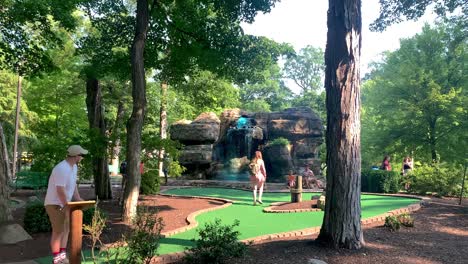Put-in-Bay,-War-of-18-holes-miniature-Golf-Course