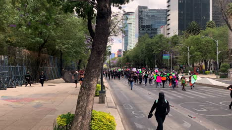 Zeitrafferdemonstration-Am-Paseo-De-La-Reforma-In-Mexiko-Stadt
