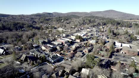 Aerial-High-shot-over-the-town-of-blowing-rock-nc,-north-carolina