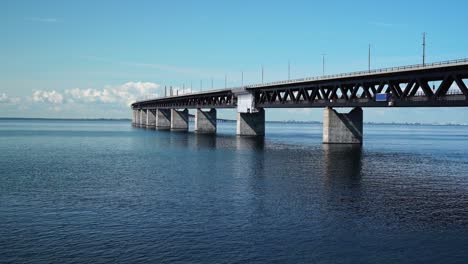 Blick-Auf-Die-Öresundbrücke-Von-Malmö-Auf-Der-Schwedischen-Seite-In-Richtung-Dänemark,-Kopenhagen