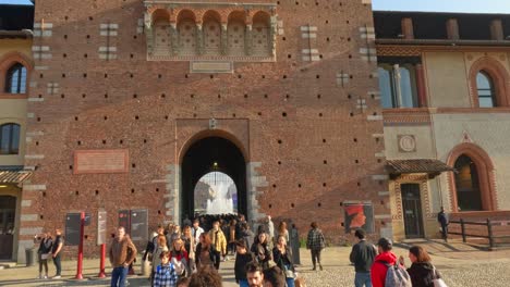Crowd-of-tourist-visiting-Castello-Sforzesco-or-Sforza-castle-in-Milan,-Italy