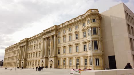 Fachada-Del-Histórico-Palacio-De-Berlín-Y-El-Moderno-Museo-Humboldtforum