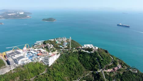 Der-Vergnügungspark-New-Ocean-Park-In-Hongkong-Wird-Nach-Der-Sperrung-Des-Koronavirus-Aus-Der-Vogelperspektive-Wiedereröffnet