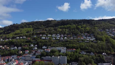 Looking-up-at-Fløyen-and-Fjellveien-neighbourhood-from-Bergen-city-center---Forward-moving-aerial-from-low-altitude
