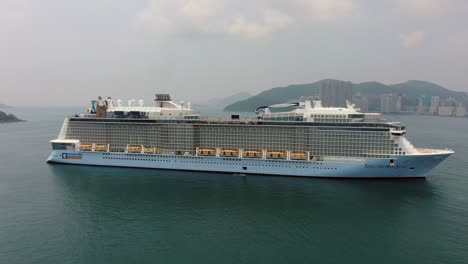 Royal-Caribbean-Spectro-Of-The-Seas-Mega-Crucero-Anclado-En-La-Bahía-De-Hong-Kong