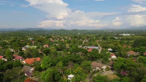 Vista-Aérea-Del-Pueblo,-Muak-Klek,-Saraburi,-Tailandia