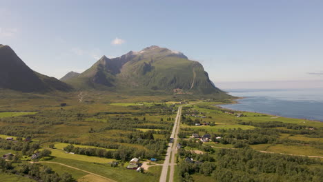Küstenstraße-Vom-Dorf-Storvik-Nach-Mevik-In-Gildeskal,-Nordland-County,-Norwegen